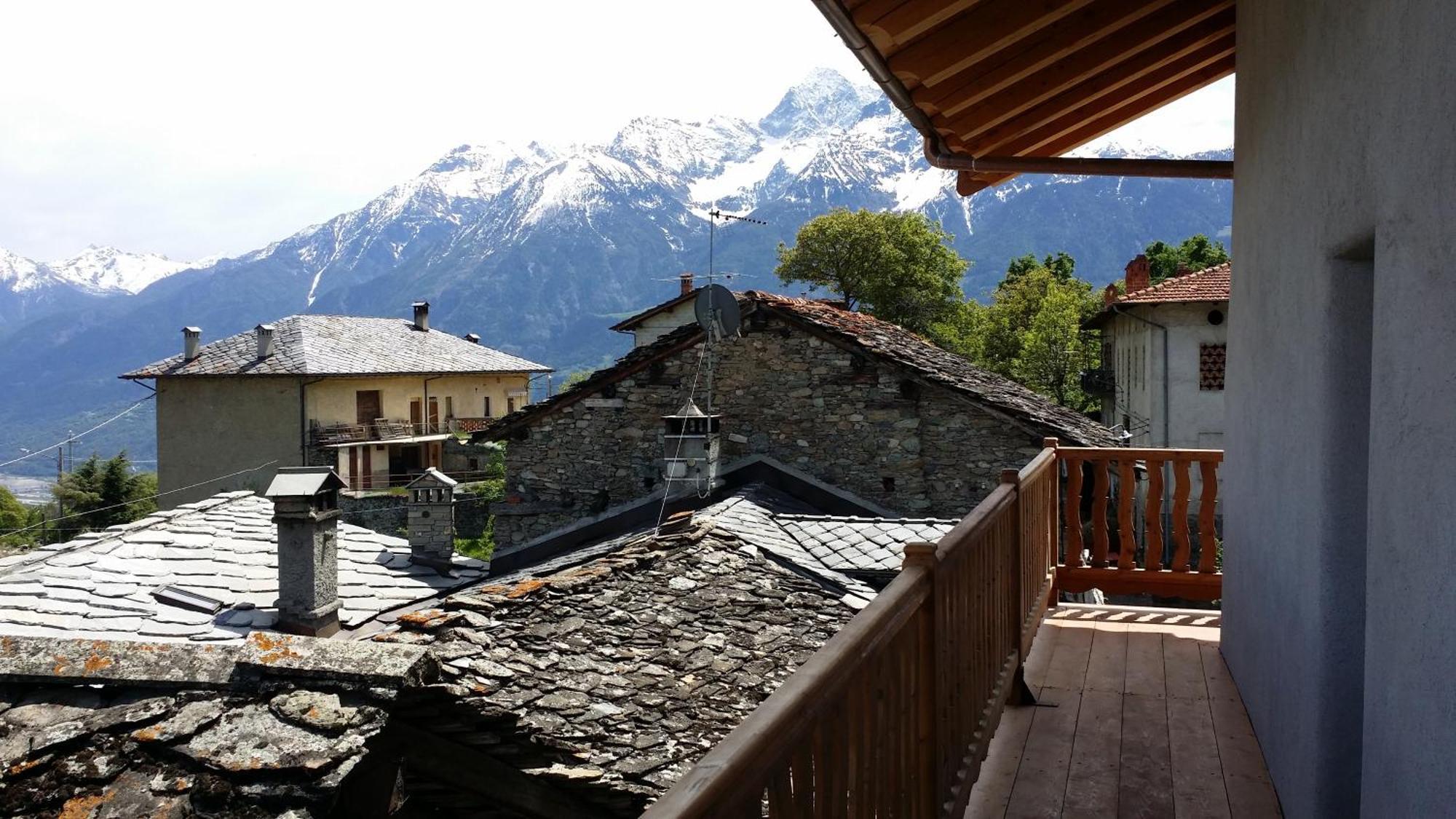 Maison Du-Noyer Chambres Et Tables D'Hotes Aosta Exterior photo