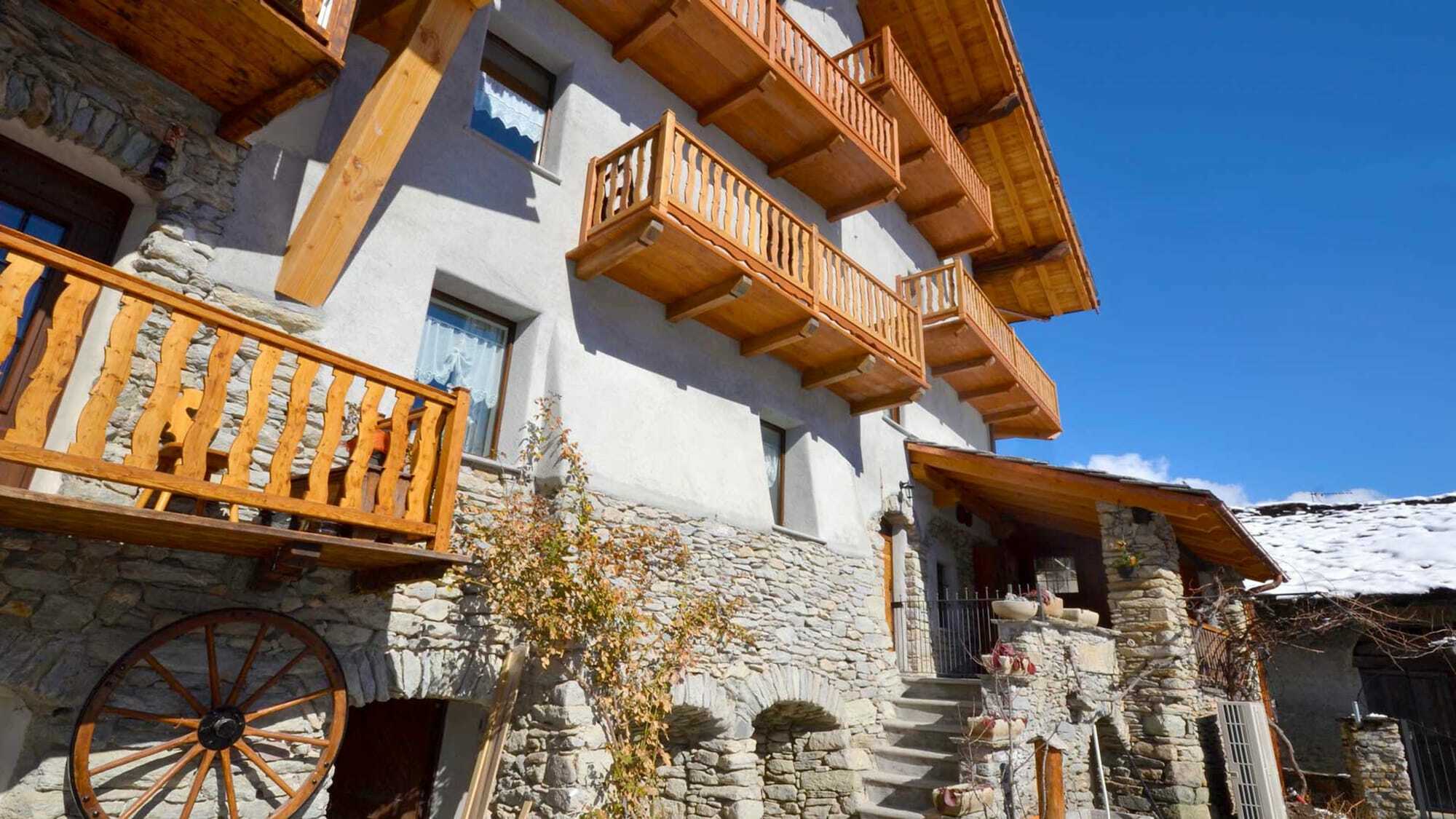 Maison Du-Noyer Chambres Et Tables D'Hotes Aosta Exterior photo
